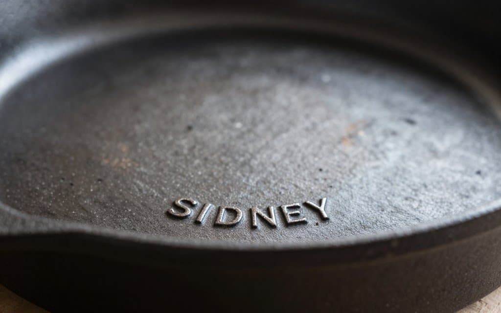 Macro of the Wagner Ware Sidney O maker mark cast into a vintage cast iron skillet base